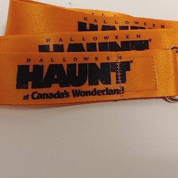 Canada's Wonderland Halloween Haunt Lanyard Spooky Season - Picture 2 of 3